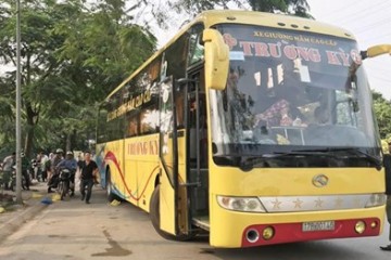 Xe khách ‘nhồi nhét’ dịp nghỉ lễ bị điểm mặt, xử lý